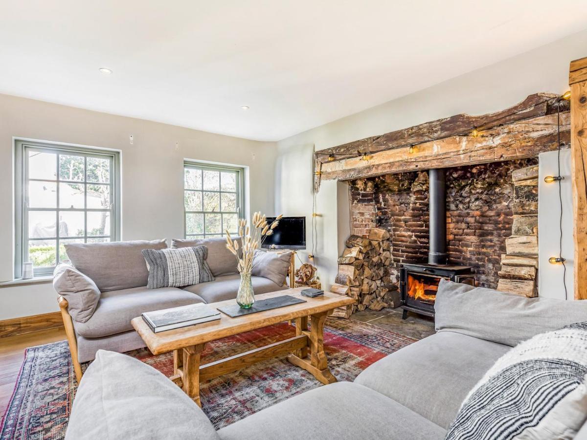 Pass The Keys Charming Downland Cottage Chichester Exterior photo