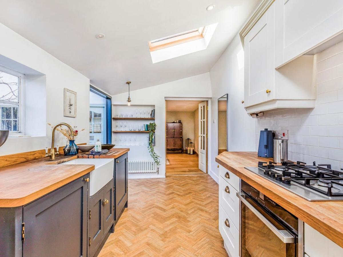 Pass The Keys Charming Downland Cottage Chichester Exterior photo