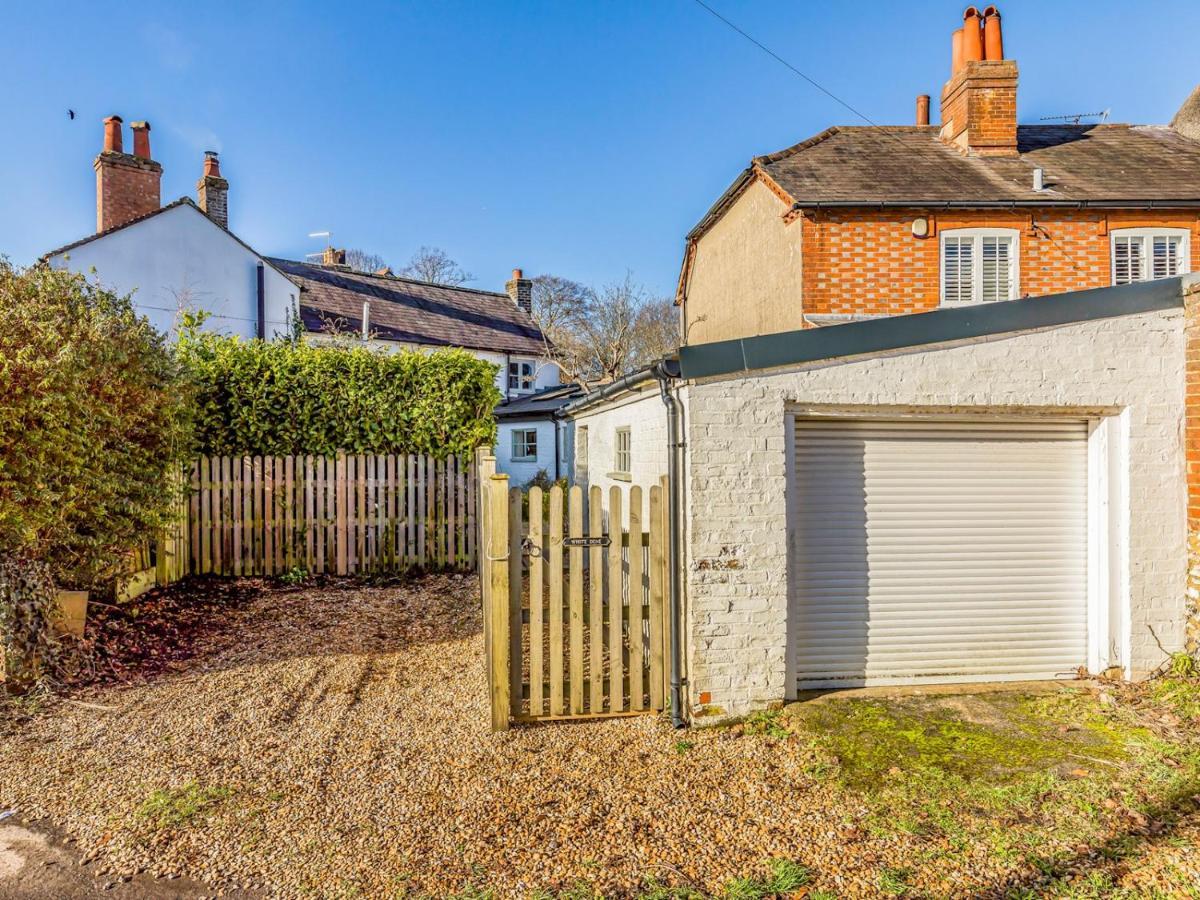 Pass The Keys Charming Downland Cottage Chichester Exterior photo