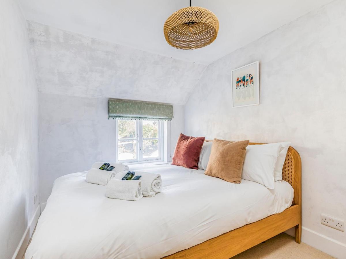 Pass The Keys Charming Downland Cottage Chichester Exterior photo