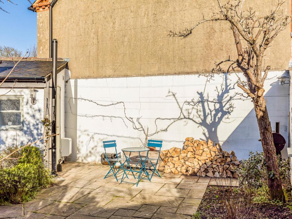 Pass The Keys Charming Downland Cottage Chichester Exterior photo