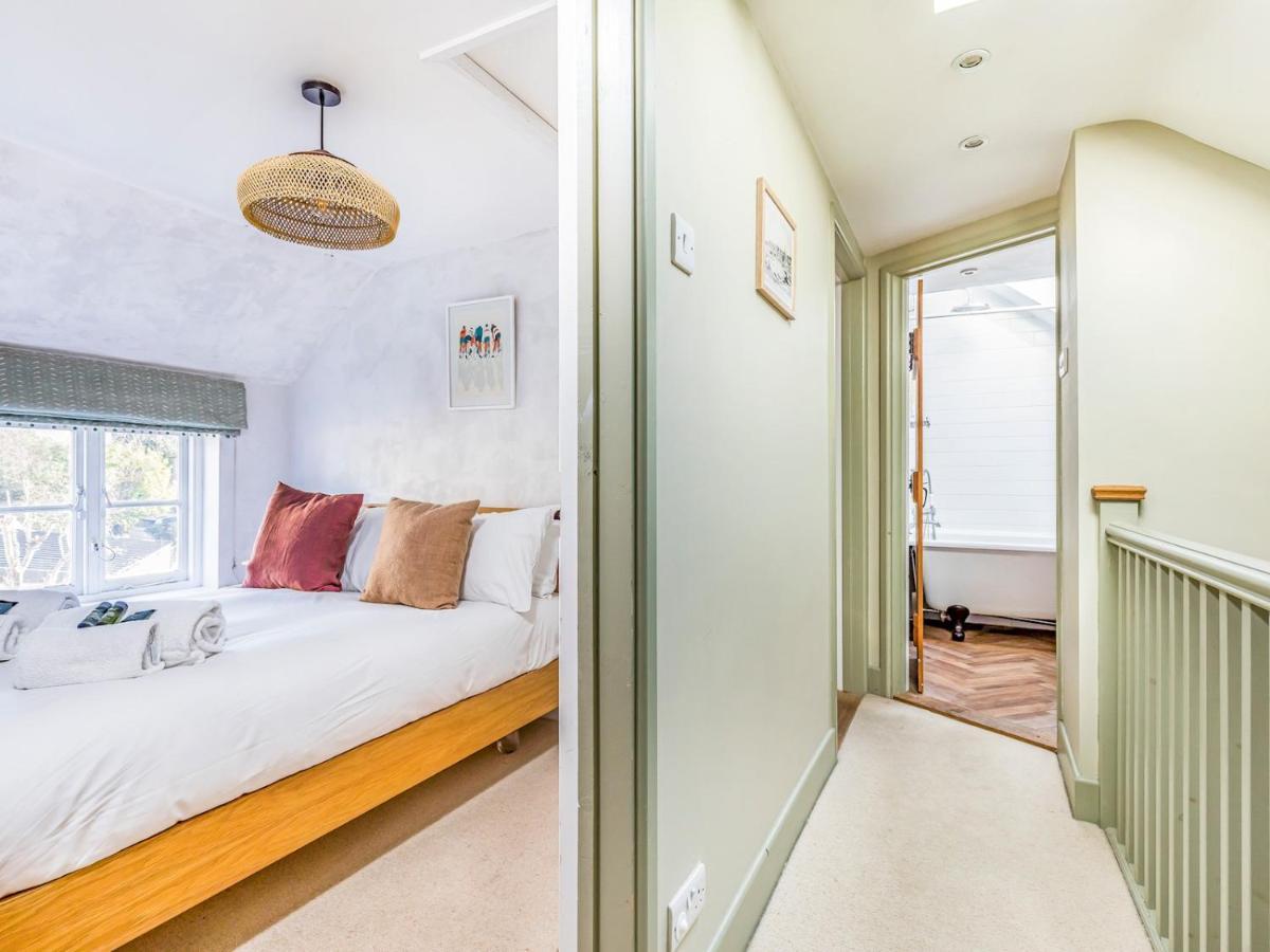 Pass The Keys Charming Downland Cottage Chichester Exterior photo