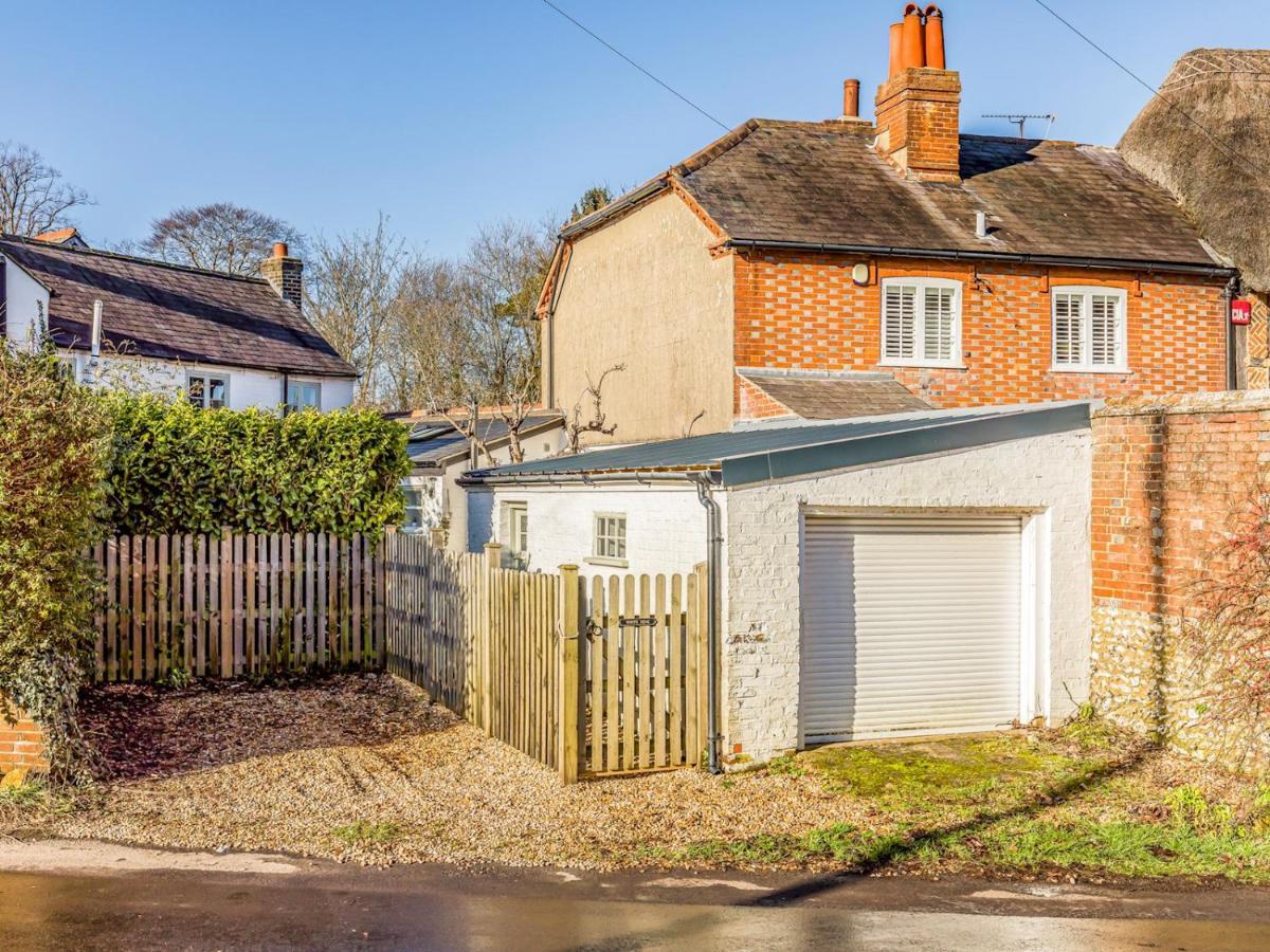 Pass The Keys Charming Downland Cottage Chichester Exterior photo